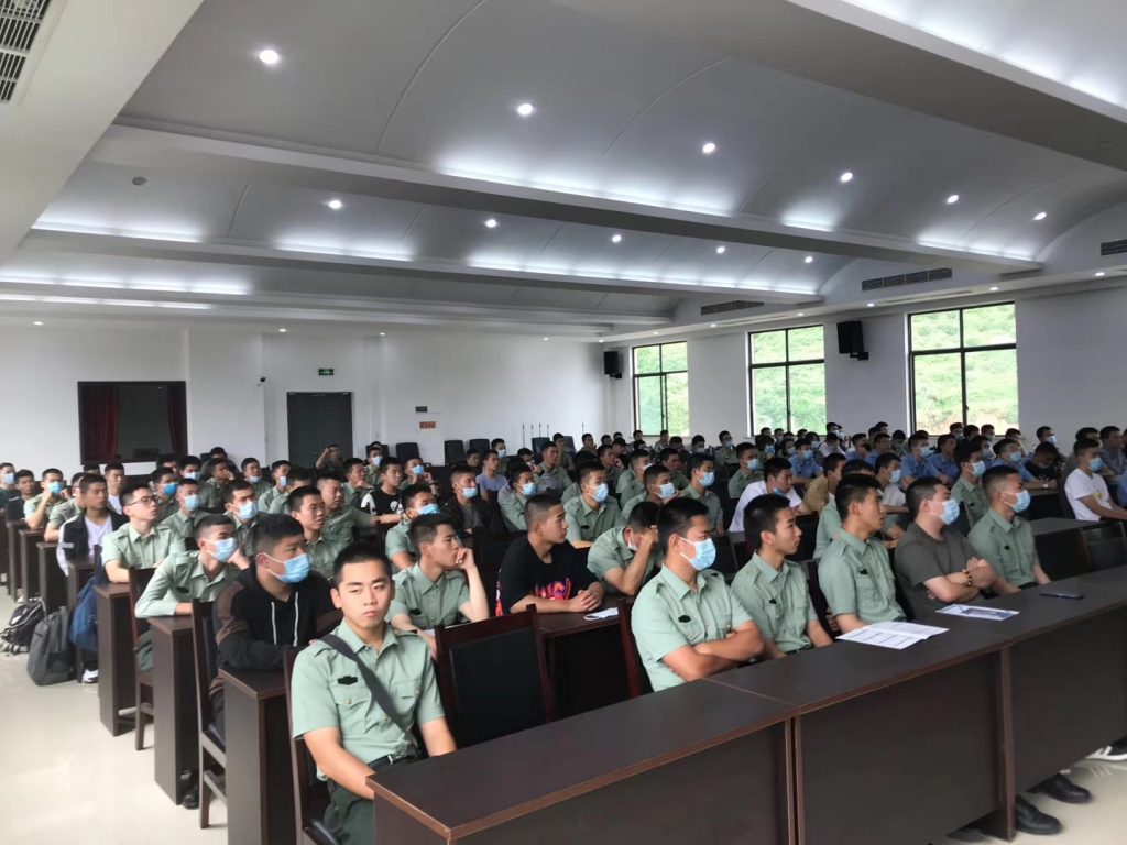 【师徒教育走进民兵训练基地】