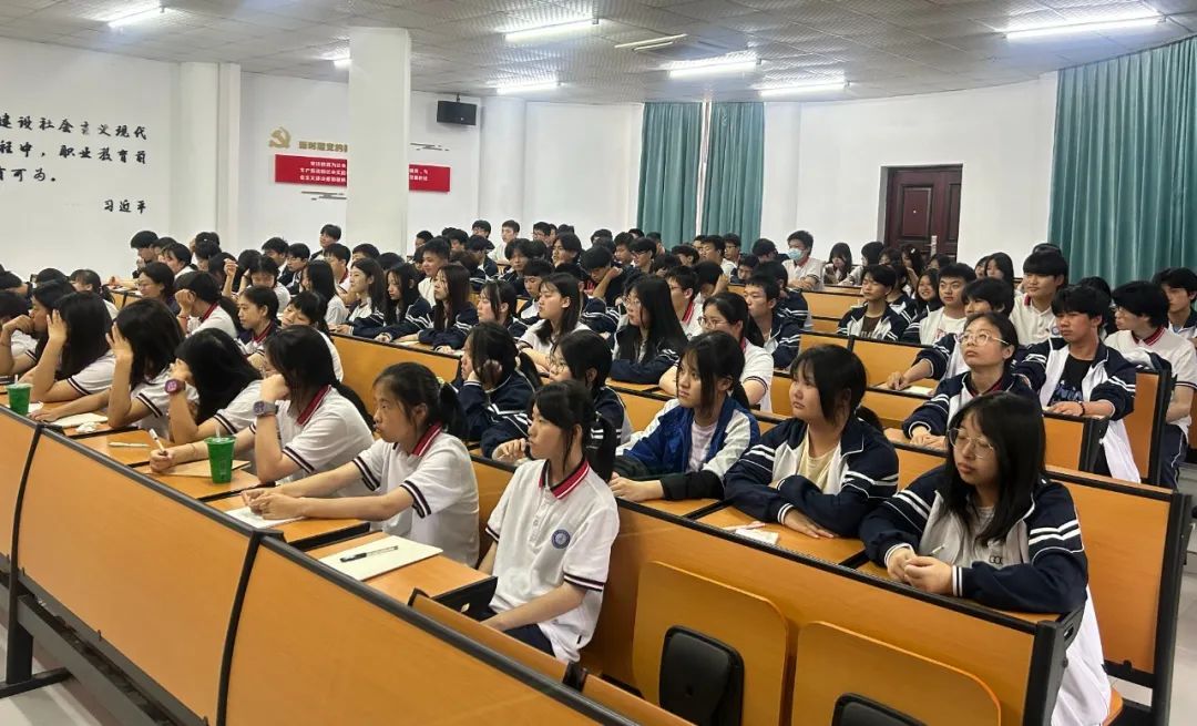 《学习贯彻党的二十大精神》理论宣讲活动走进温州市才华技工学校