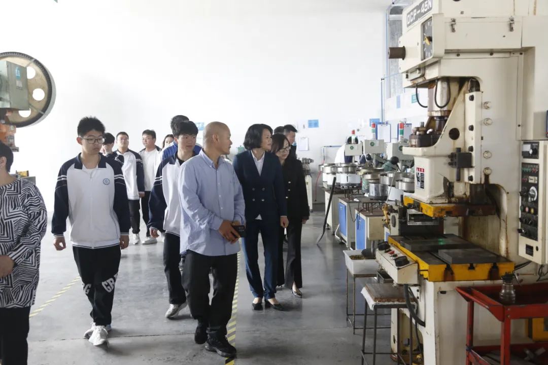 共筑技梦之桥 ，实现合作共赢 | 温州市才华技工学校&赛德电气有限公司校企合作签约成功