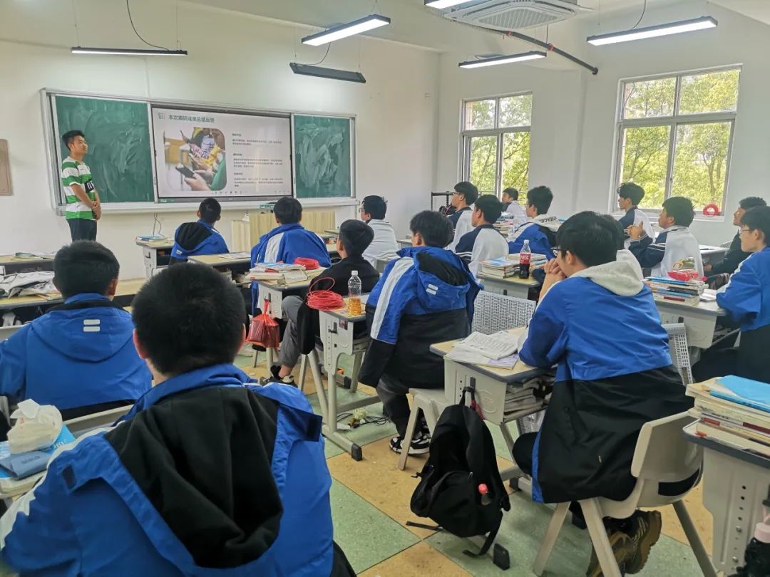 ”学生应如何正确使用手机”主题班会