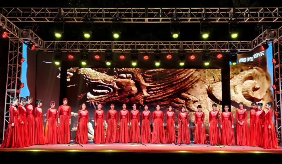 致敬劳动者，共谱青春华章|温州市才华技工学校庆“五一”文艺晚会圆满举行