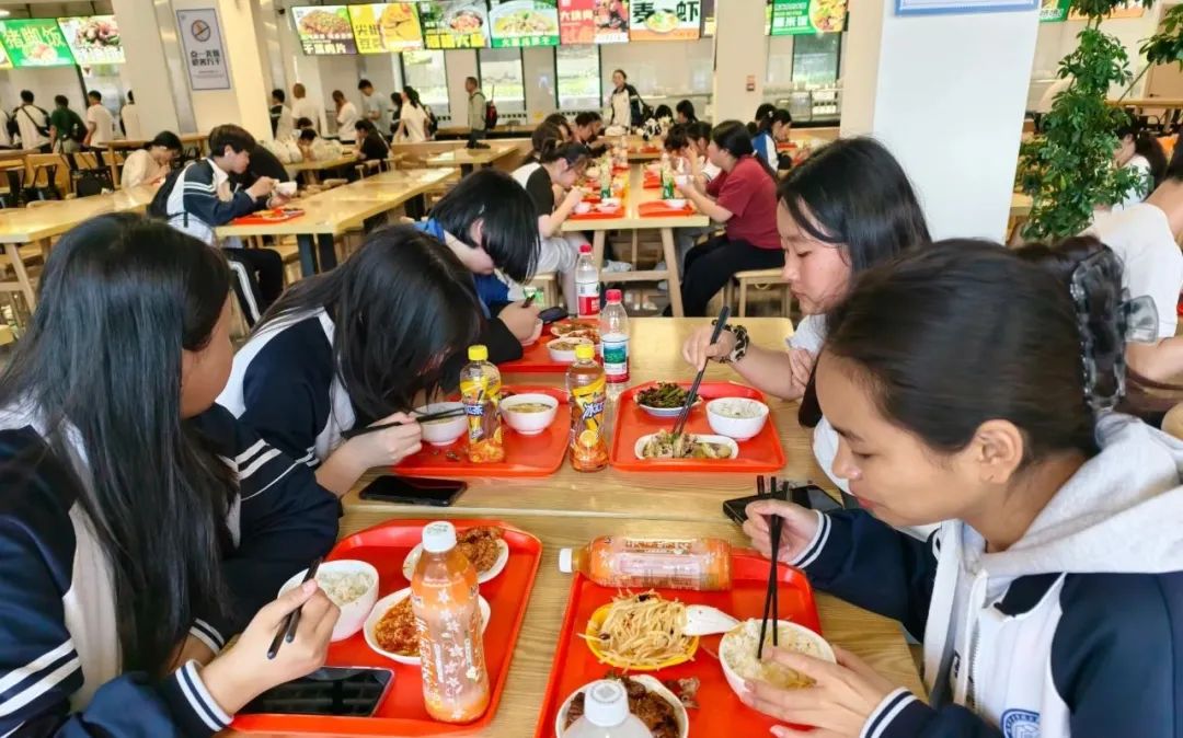 开启艺术探索之旅|温州市才华技工学校学生横店影视职业学院游学记