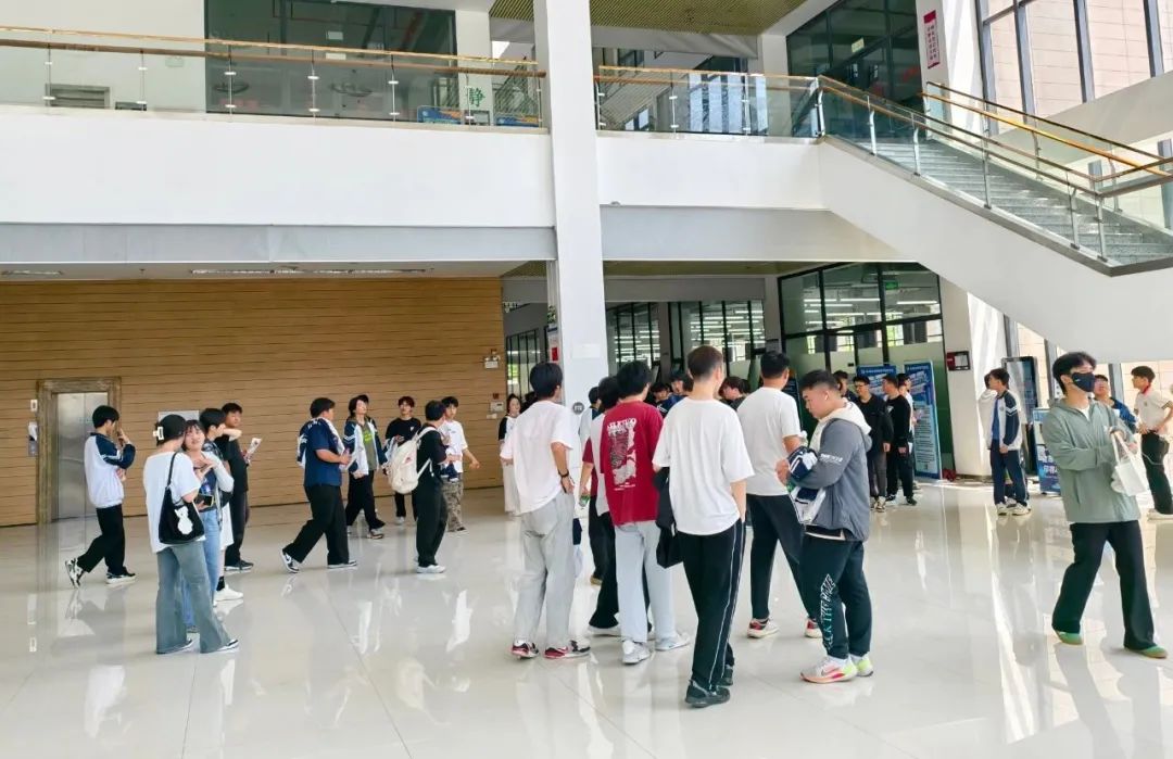 开启艺术探索之旅|温州市才华技工学校学生横店影视职业学院游学记