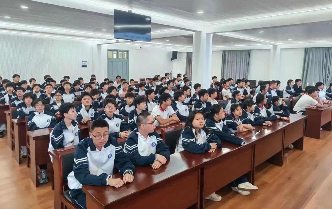 文明交通 绿色出行|温州市才华技工学校“道路交通安全”知识讲座圆满举行